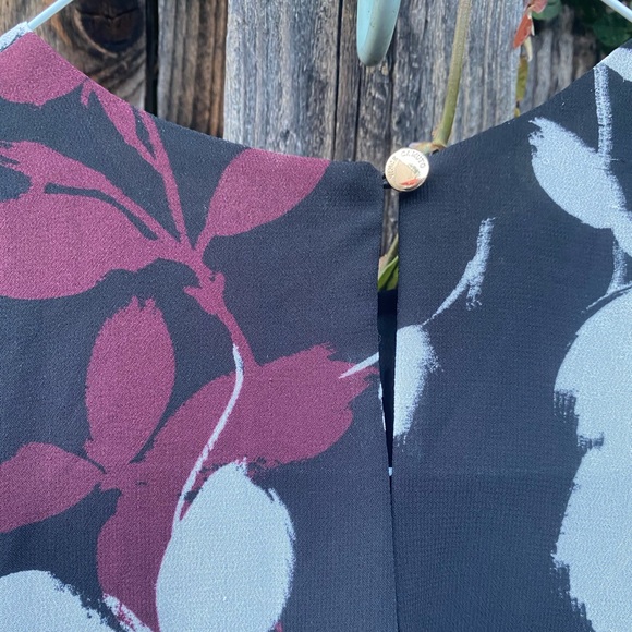 Sleeveless flower top - Picture 5 of 5